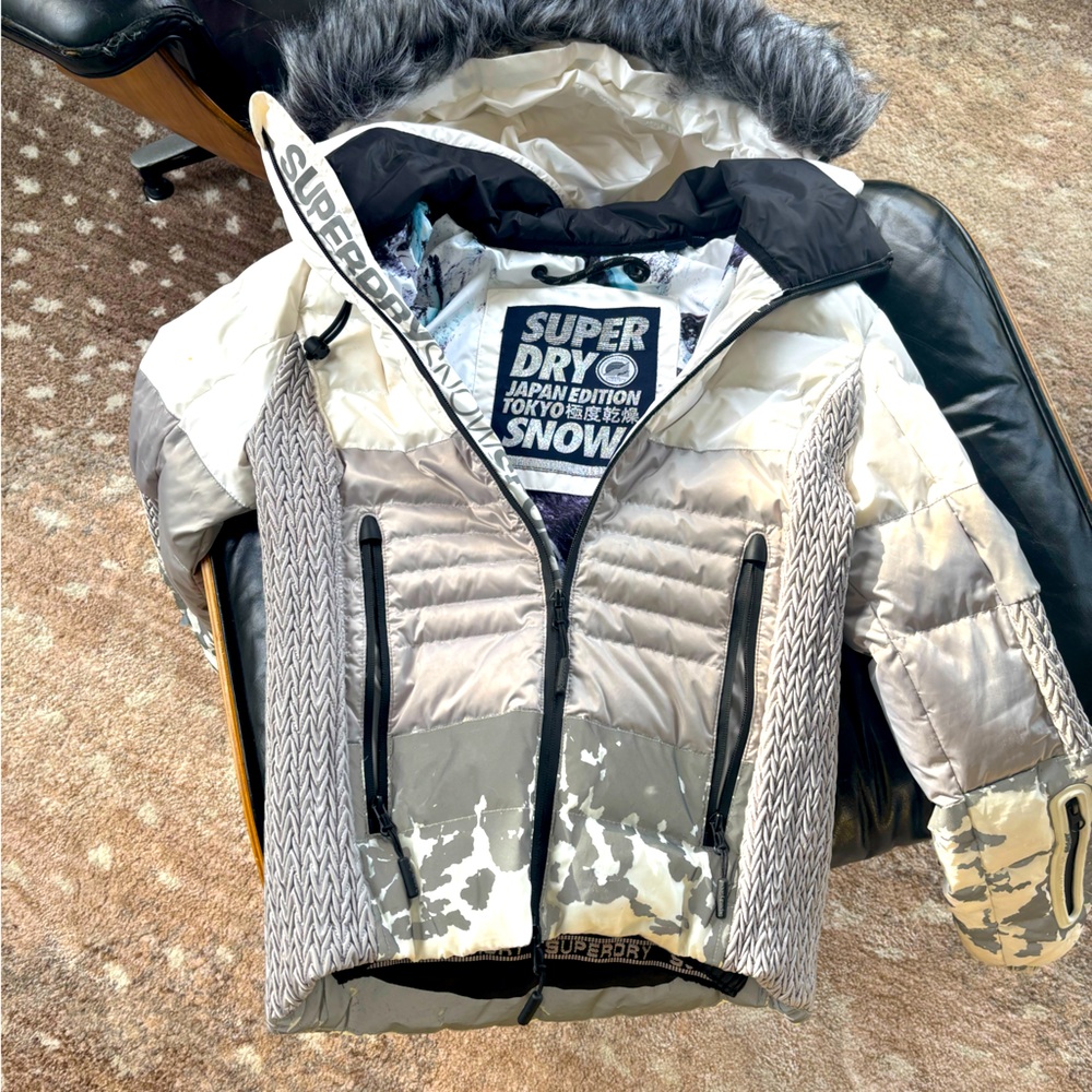 Size small. Super comfortable. - image 1